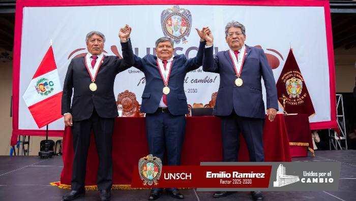 NUEVAS AUTORIDADES ASUMEN LA CONDUCCIÓN DE LA UNIVERSIDAD NACIONAL DE SAN CRISTÓBAL DE HUAMANGA