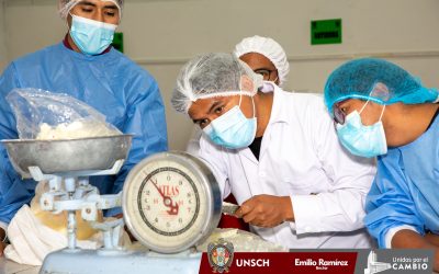 SANCRISTOBALINOS REALIZAN PANETONES PARA PROYECCIÓN SOCIAL EN LA COMUNIDAD DE CHUYMAY