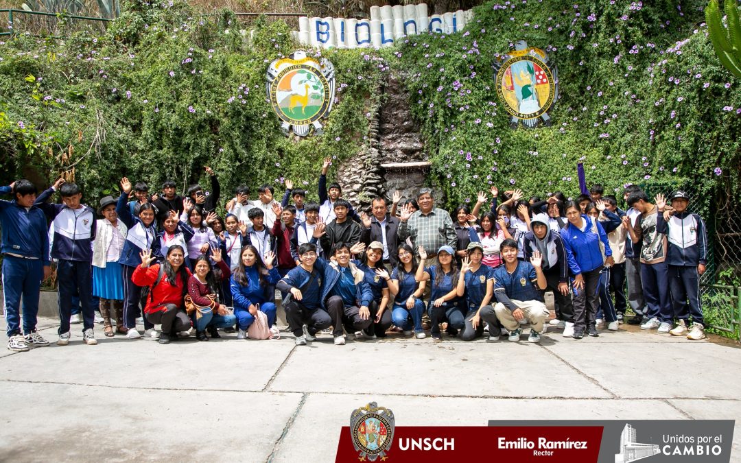 ¡UNSCH RECIBE A ESTUDIANTES DE SOCOS EN ACTIVIDAD AMBIENTAL Y ACADÉMICA!