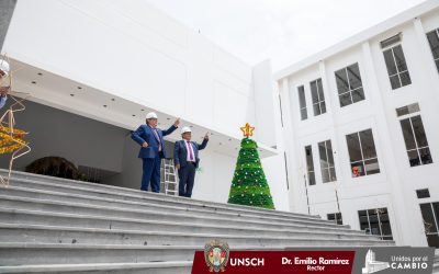 Rector de la UNSCH supervisa obra de medicina humana.
