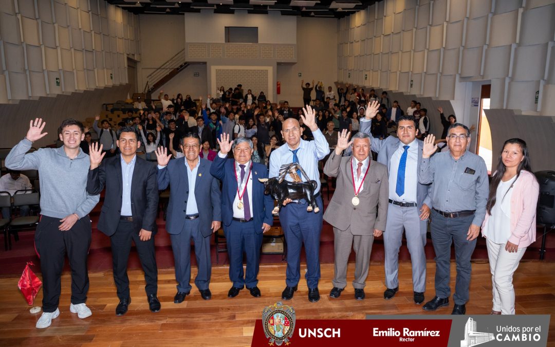 RECTOR DE LA UNSCH APERTURA PONENCIA MAGISTRAL DE WALDO MENDOZA, EXMINISTRO DEL MEF SOBRE LOS RETOS DE CRECIMIENTO ECONÓMICO