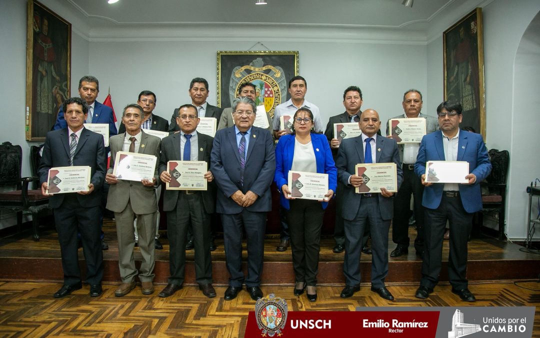 UNSCH ENTREGA CREDENCIALES A LAS NUEVAS AUTORIDADES DE ÓRGANOS DE GOBIERNO Y DIRECTOR DE POSGRADO