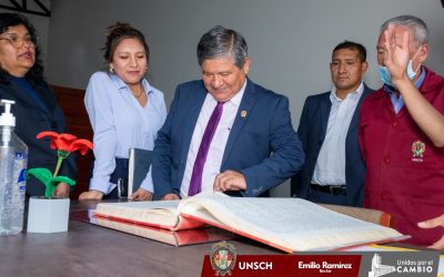UNSCH FORTALECE SU MEMORIA INSTITUCIONAL MEDIANTE LA ORGANIZACIÓN Y RESCATE DE DOCUMENTOS HISTÓRICOS DESDE SU REAPERTURA
