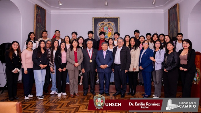 ¡Autoridades de la UNSCH impulsan movilidad académica de 37 estudiantes a universidades de Chile y 04 a universidad Agraria la Molina!