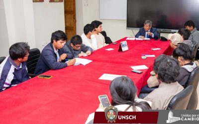 ¡Rector de la UNSCH y dirigentes estudiantiles sostienen reunión para fortalecer mejoras en la universidad!