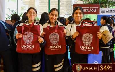 UNSCH participa en feria vocacional para orientar a estudiantes sobre su futuro profesional