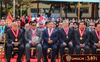 RECTOR DE LA UNSCH PARTICIPA EN LA CEREMONIA DE IZAMIENTO POR EL 36º ANIVERSARIO DE LA UNIVERSIDAD NACIONAL DE HUANCAVELICA