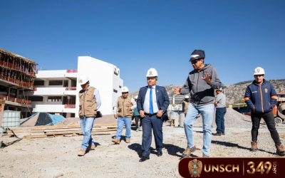 Rector de la UNSCH supervisa avance de la construcción del Pabellón de Ciencias Biológicas