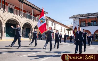 UNSCH realiza izamiento y desfile institucional por su 349.º aniversario de fundación y 69.º aniversario de reapertura