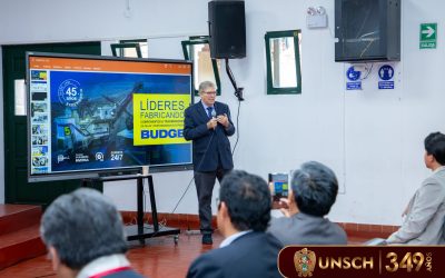 UNSCH realiza conferencia sobre transformación tecnológica