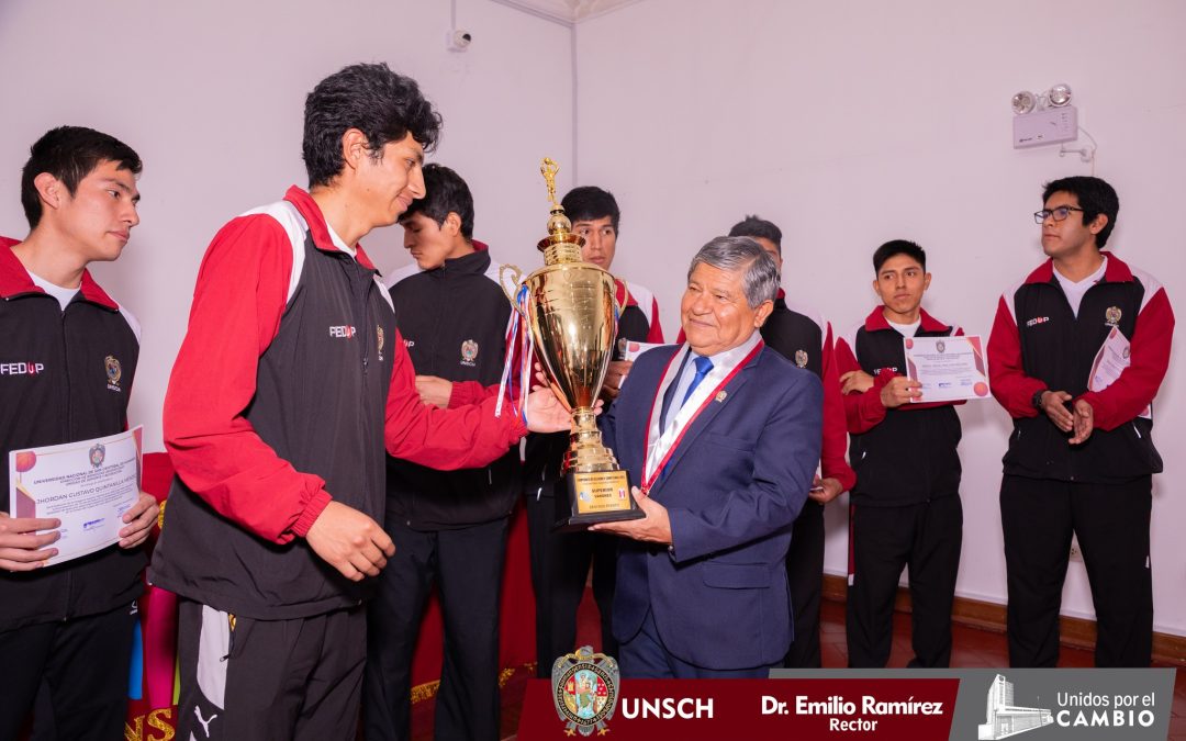 ¡SELECCIÓN DE BÁSQUET DE LA UNSCH DESTACA EN CAMPEONATOS REGIONALES!