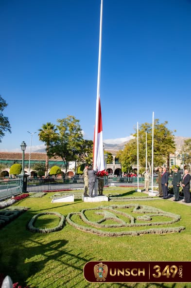 ¡IZAMIENTO Y DESFILE INSTITUCIONAL POR LOS 349 AÑOS DE FUNDACIÓN Y 69 DE REAPERTURA DE LA UNSCH!