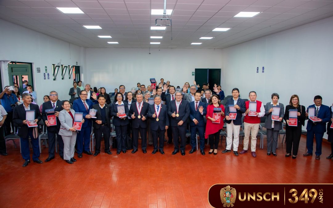 ¡CEREMONIA DE RECONOCIMIENTO A DOCENTES Y ADMINISTRATIVOS POR 25 Y 30 AÑOS DE SERVICIO Y CESE DE LABORES!