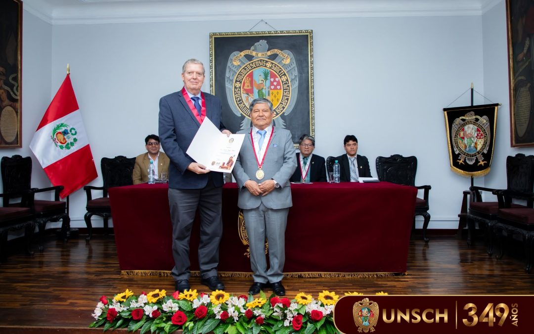 ¡UNSCH DISTINGUE A PERSONALIDADES DESTACADAS POR SU VALIOSO APORTE INSTITUCIONAL!