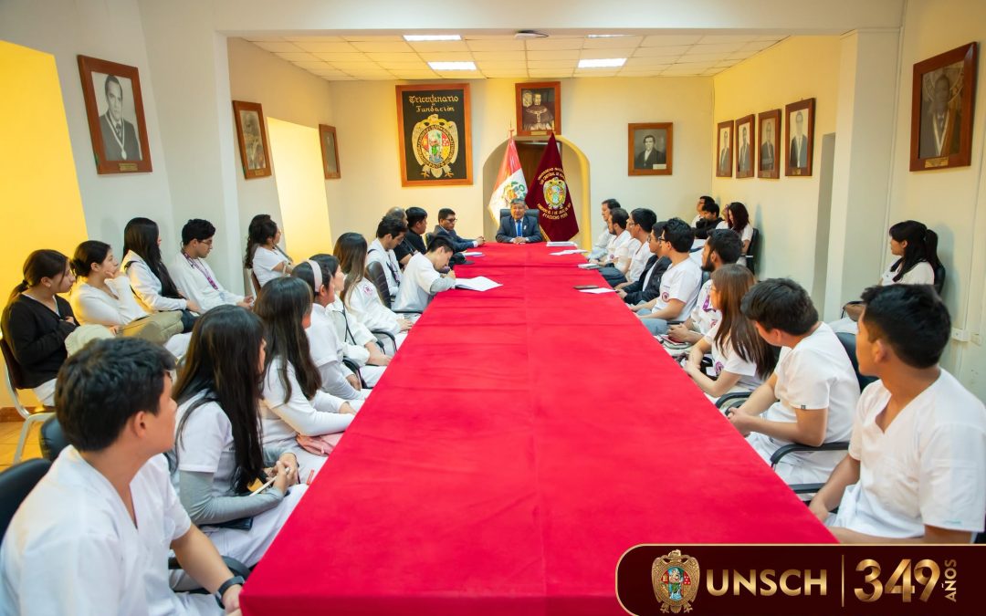 RECTOR SE REÚNE CON ESTUDIANTES DE MEDICINA HUMANA E INFORMA QUE LIDERARÁ EL RESTABLECIMIENTO DE CONVENIO CON ESSALUD