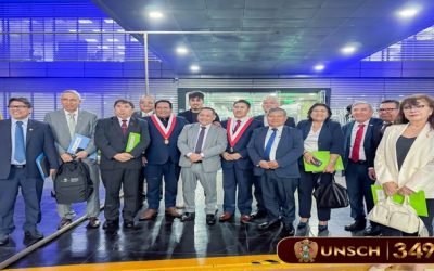 Rector de la UNSCH gestiona aumento para docentes universitarios